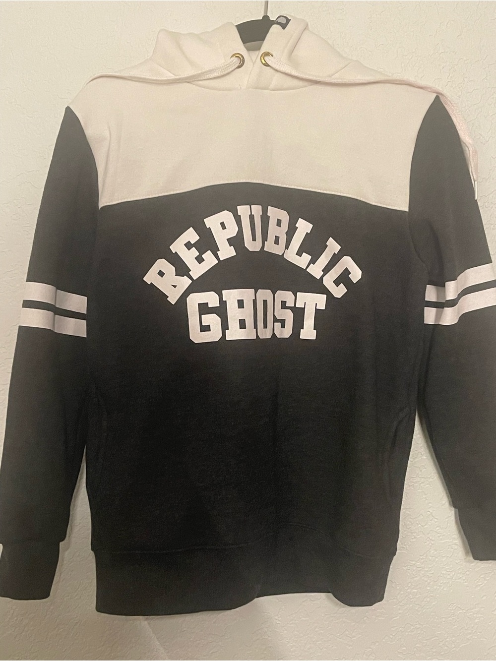 Ghost Republic Men's Hoodie size S